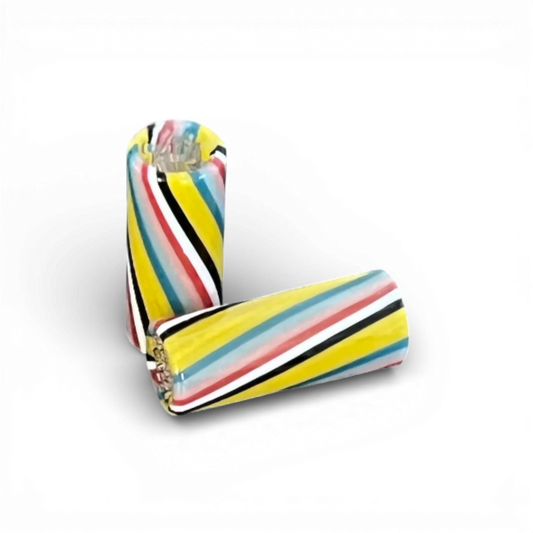 Glas Tip 12 mm gestreift mit 7 Loch Design auf dunklem Hintergrund